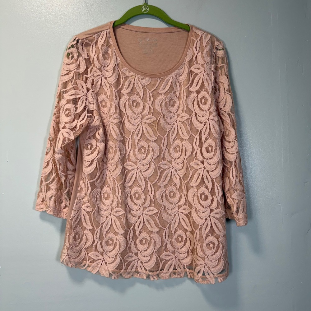 Chicos Blush Pink Floral Lace Front 3/4 Sleeve Knit Top Size 1‎ Medium Rose